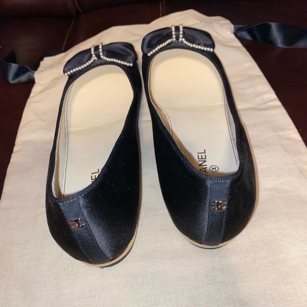 SOLD 💯🖤 Authentic CHANEL FLATS with Pearls - Picture 4 of 9